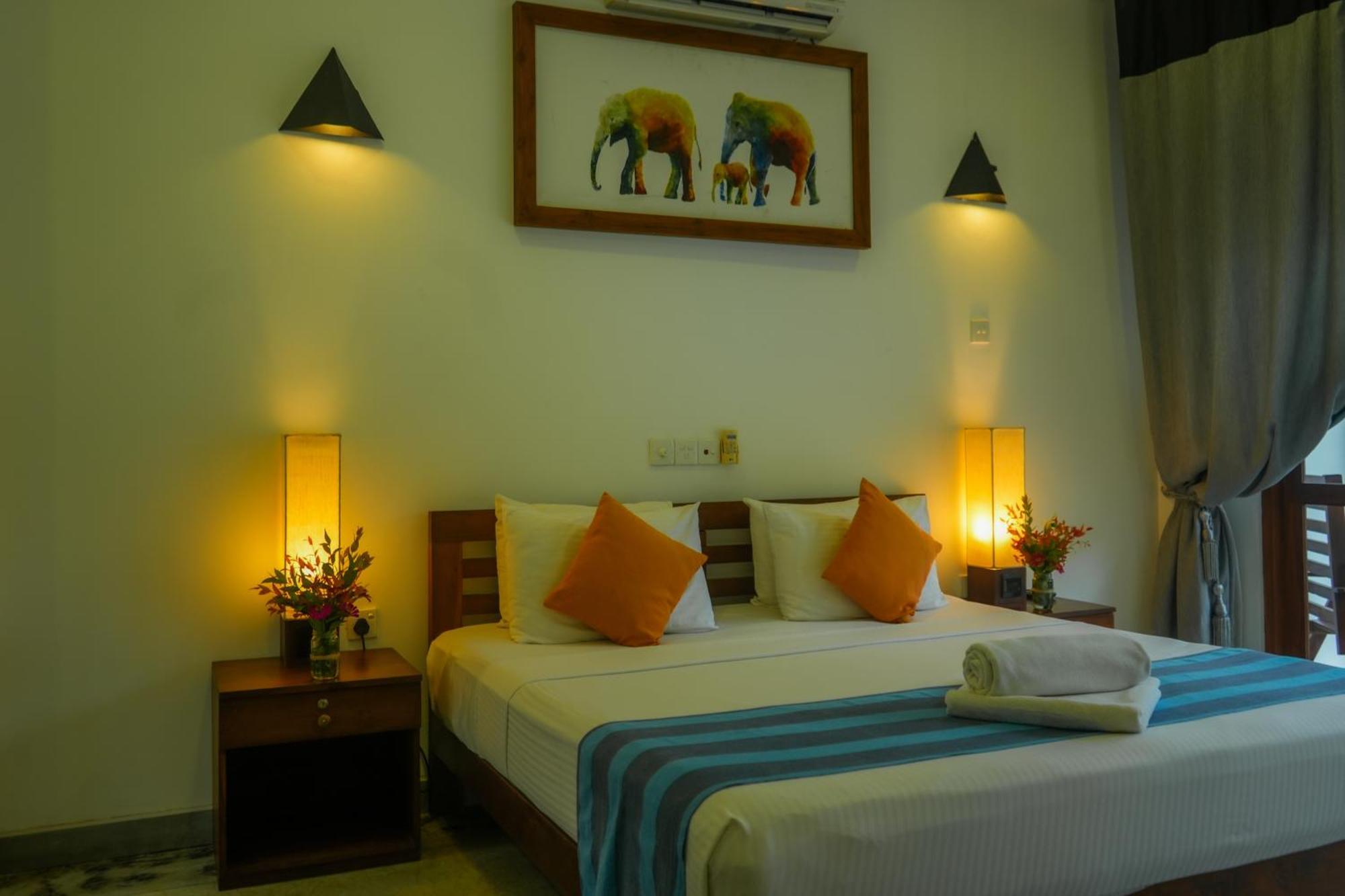Hotel Athgira อุดาวาลาเว ภายนอก รูปภาพ