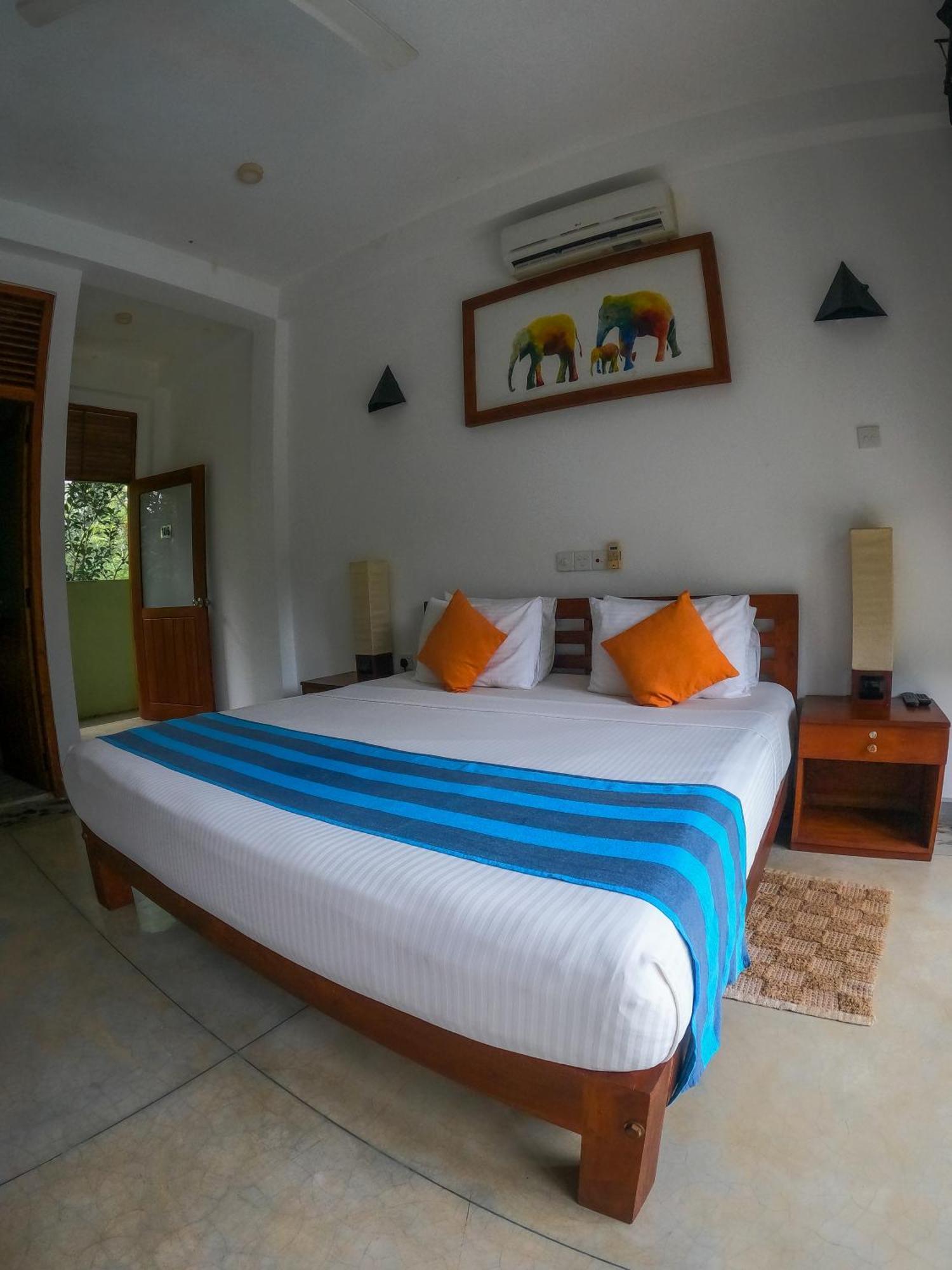 Hotel Athgira อุดาวาลาเว ภายนอก รูปภาพ