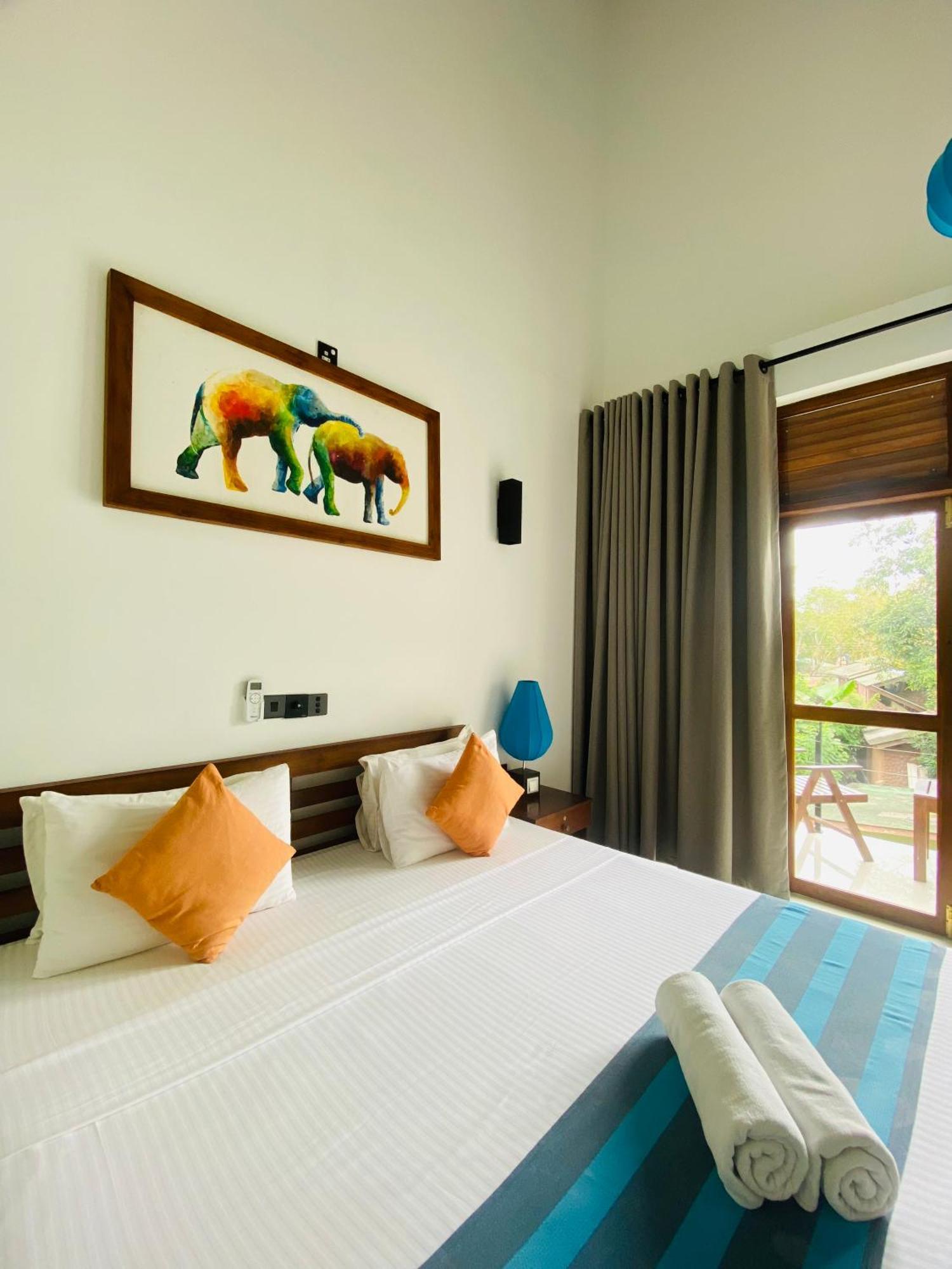 Hotel Athgira อุดาวาลาเว ภายนอก รูปภาพ